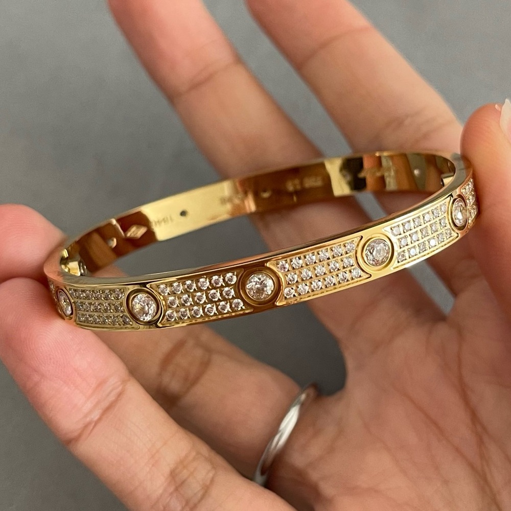 💎 Love bracelet Engraved​ full pave big and small CZ in gold